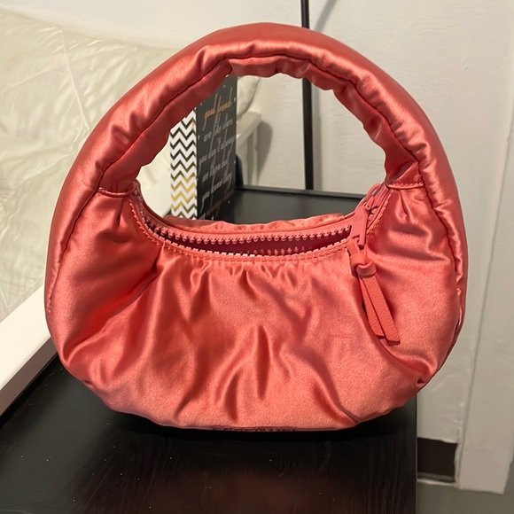 ESSENTIEL ANTWERP Handbags - ESSENTIEL ANTWERP EXES Satin handbag - vintage pink